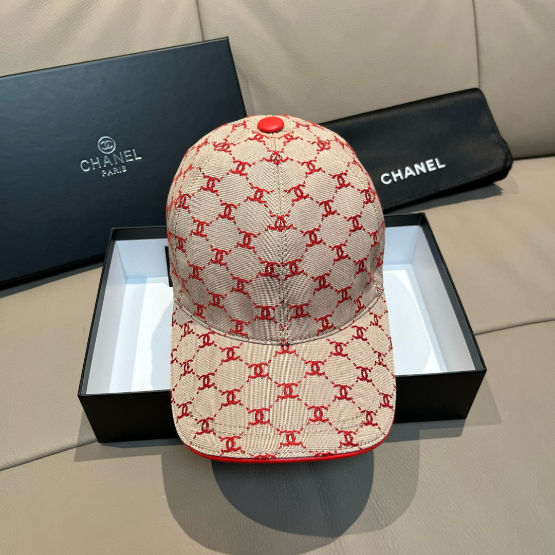 
新款出货！
配盒子布袋，Chanel(香奈儿)新款原单棒球帽， 小双C提花，专柜11开模订制，原版帆布