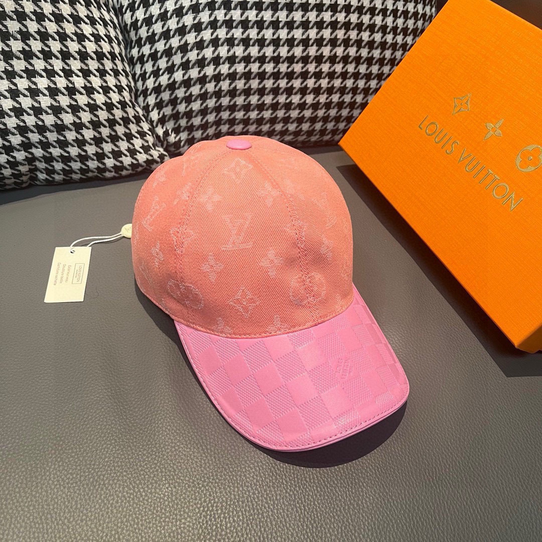 
配盒子布袋，LV(路易威登)新款原单棒球帽，牛皮压花，11开模订制，原版牛仔布料，做工细致完美，质量超