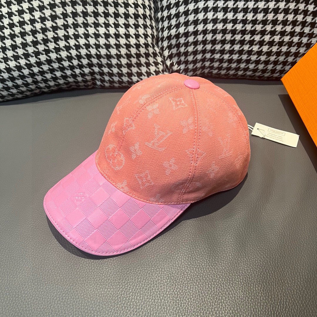 
配盒子布袋，LV(路易威登)新款原单棒球帽，牛皮压花，11开模订制，原版牛仔布料，做工细致完美，质量超