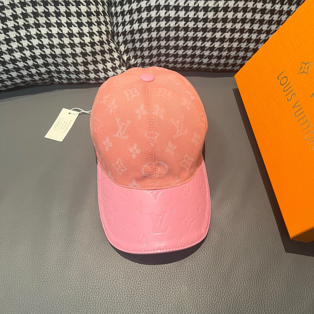 
配盒子布袋，LV(路易威登)新款原单棒球帽，牛皮压花，11开模订制，原版牛仔布料，做工细致完美，质量超