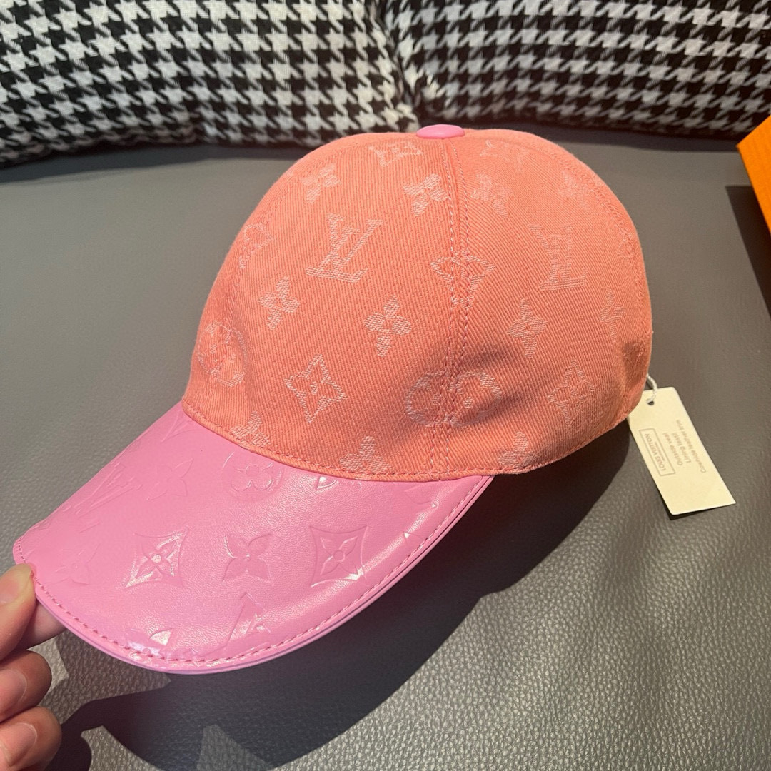 
配盒子布袋，LV(路易威登)新款原单棒球帽，牛皮压花，11开模订制，原版牛仔布料，做工细致完美，质量超