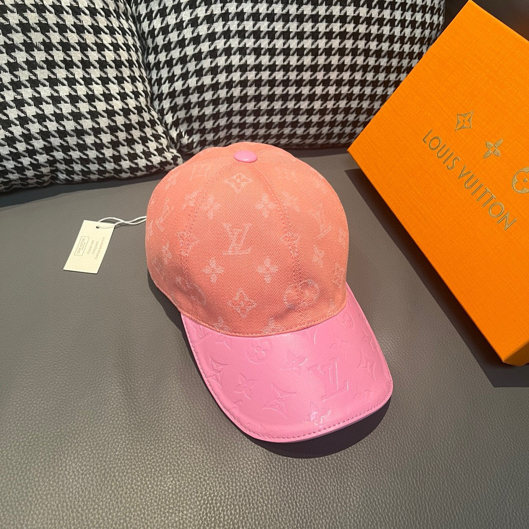 
配盒子布袋，LV(路易威登)新款原单棒球帽，牛皮压花，11开模订制，原版牛仔布料，做工细致完美，质量超