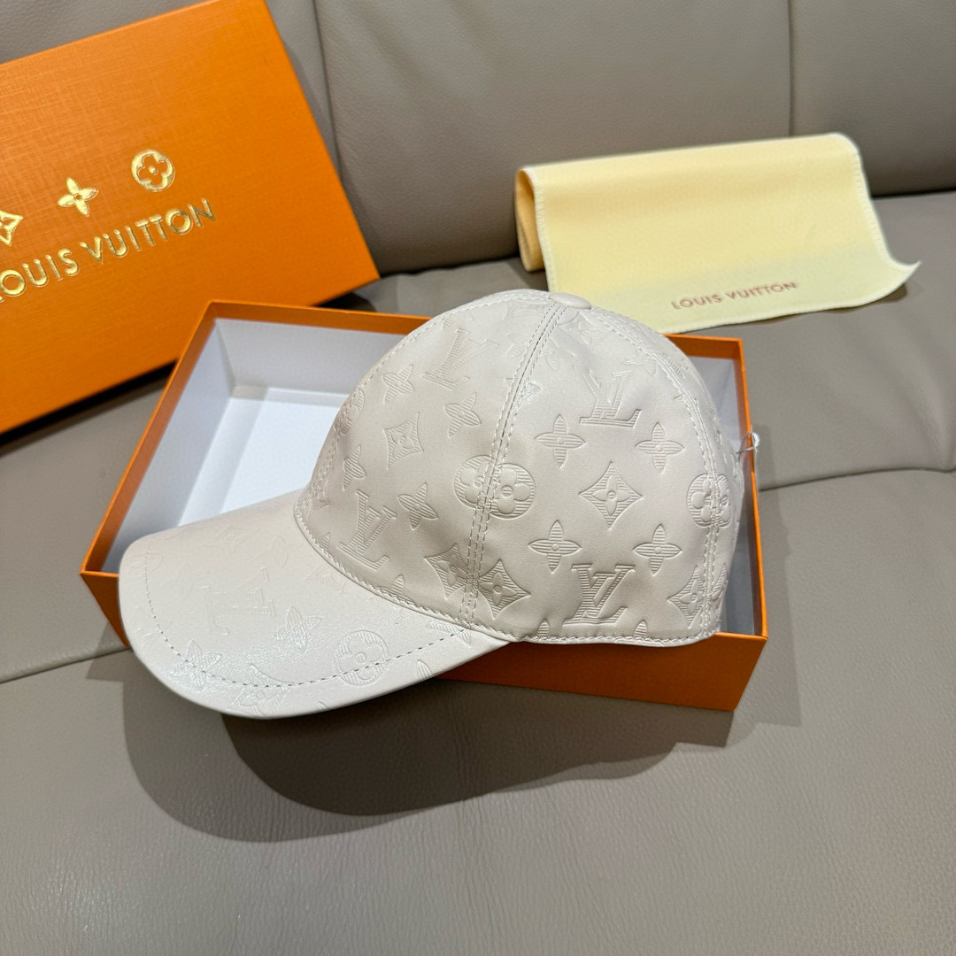 
新款出货！
配盒子布袋，LV路易威登新款原单棒球帽， 真皮印花，专柜11开模订制，精准对花。原版头层牛