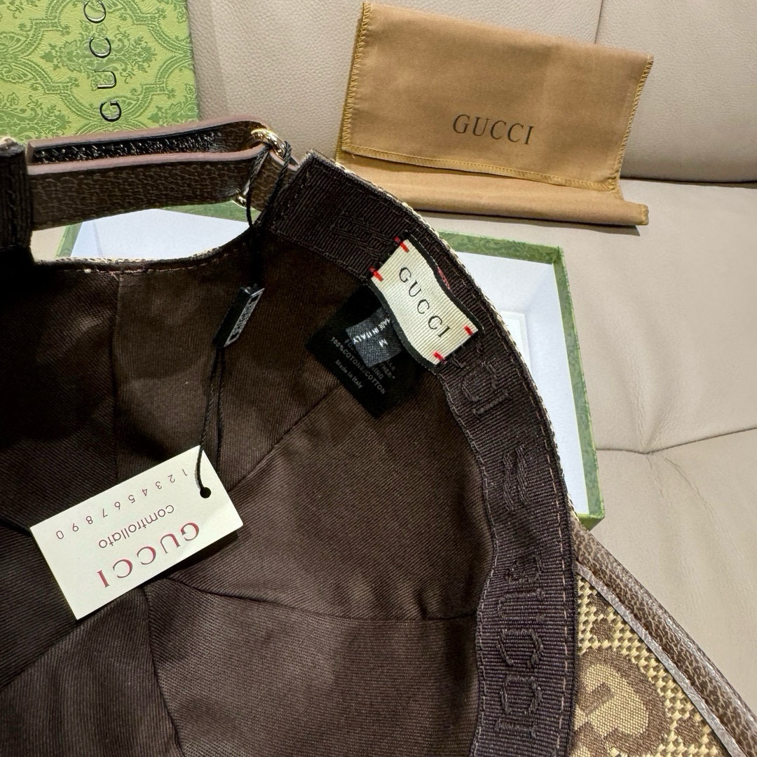 
配包装布袋，Gucci(古奇)新款原单棒球帽，Gucci烫金，专柜最新款，11开模订制，正版开模，原版