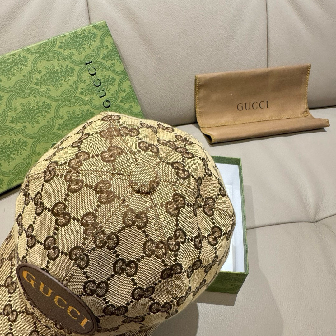 
配包装布袋，Gucci(古奇)新款原单棒球帽，Gucci烫金，专柜最新款，11开模订制，正版开模，原版