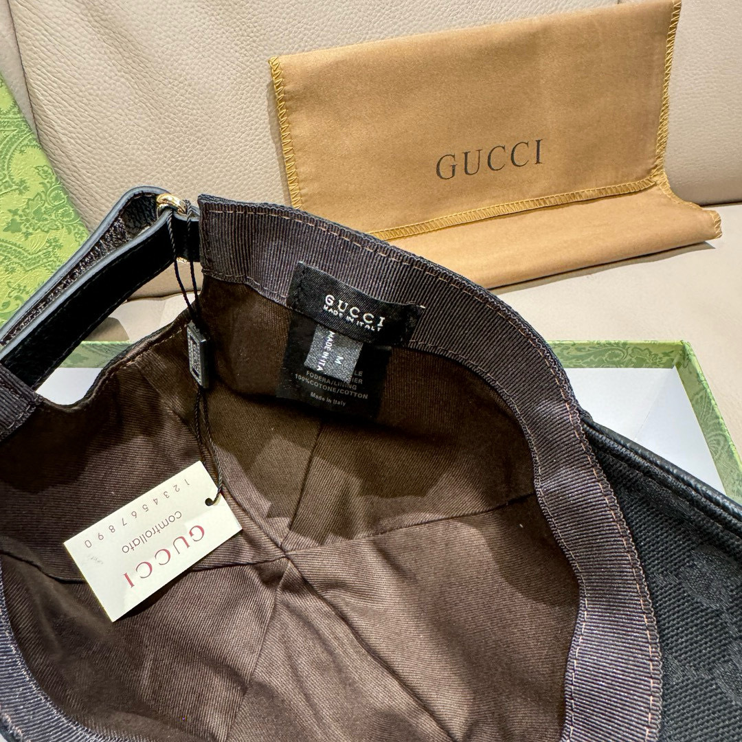 
新款到货！
配包装布袋，Gucci(古奇)新款原单棒球帽，烫金织带，专柜最新款，11开模订制，正版开模