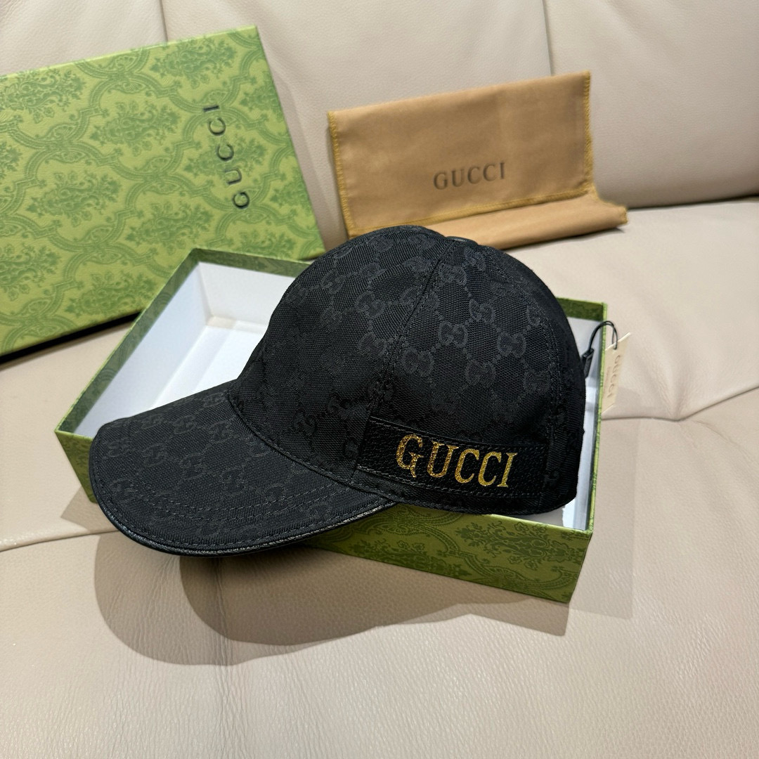 
新款到货！
配包装布袋，Gucci(古奇)新款原单棒球帽，烫金织带，专柜最新款，11开模订制，正版开模
