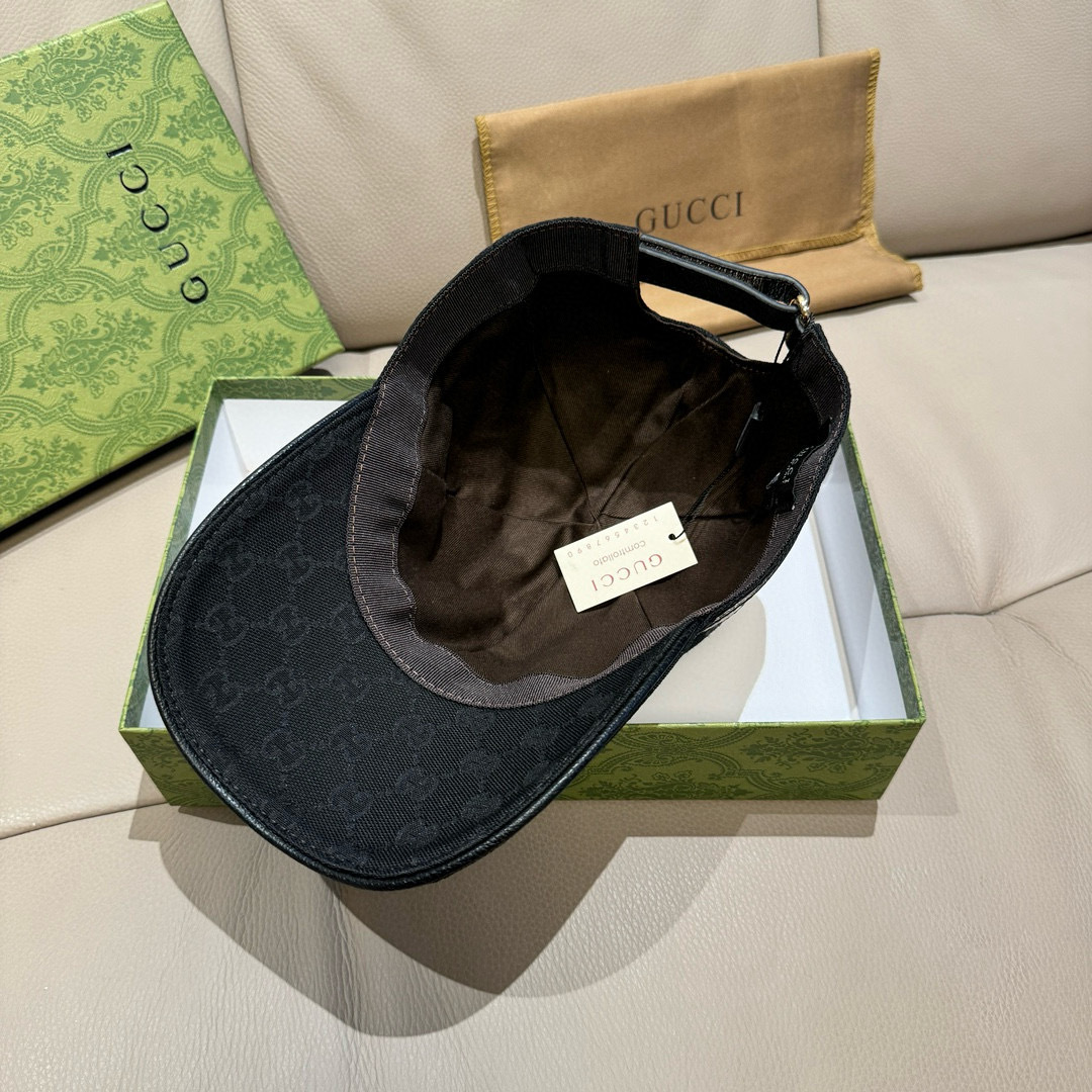 
新款到货！
配包装布袋，Gucci(古奇)新款原单棒球帽，烫金织带，专柜最新款，11开模订制，正版开模