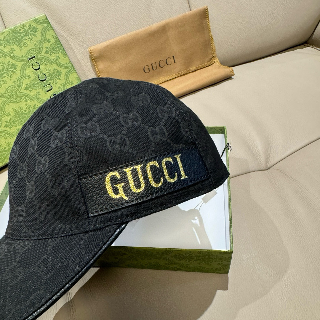 
新款到货！
配包装布袋，Gucci(古奇)新款原单棒球帽，烫金织带，专柜最新款，11开模订制，正版开模