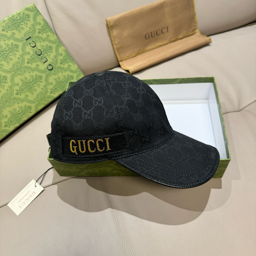 
新款到货！
配包装布袋，Gucci(古奇)新款原单棒球帽，烫金织带，专柜最新款，11开模订制，正版开模