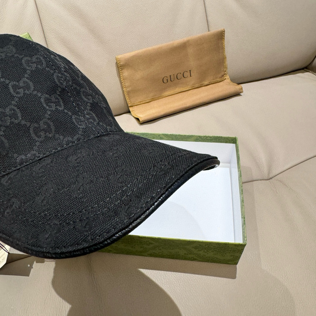 
新款到货！
配包装布袋，Gucci(古奇)新款原单棒球帽，烫金织带，专柜最新款，11开模订制，正版开模
