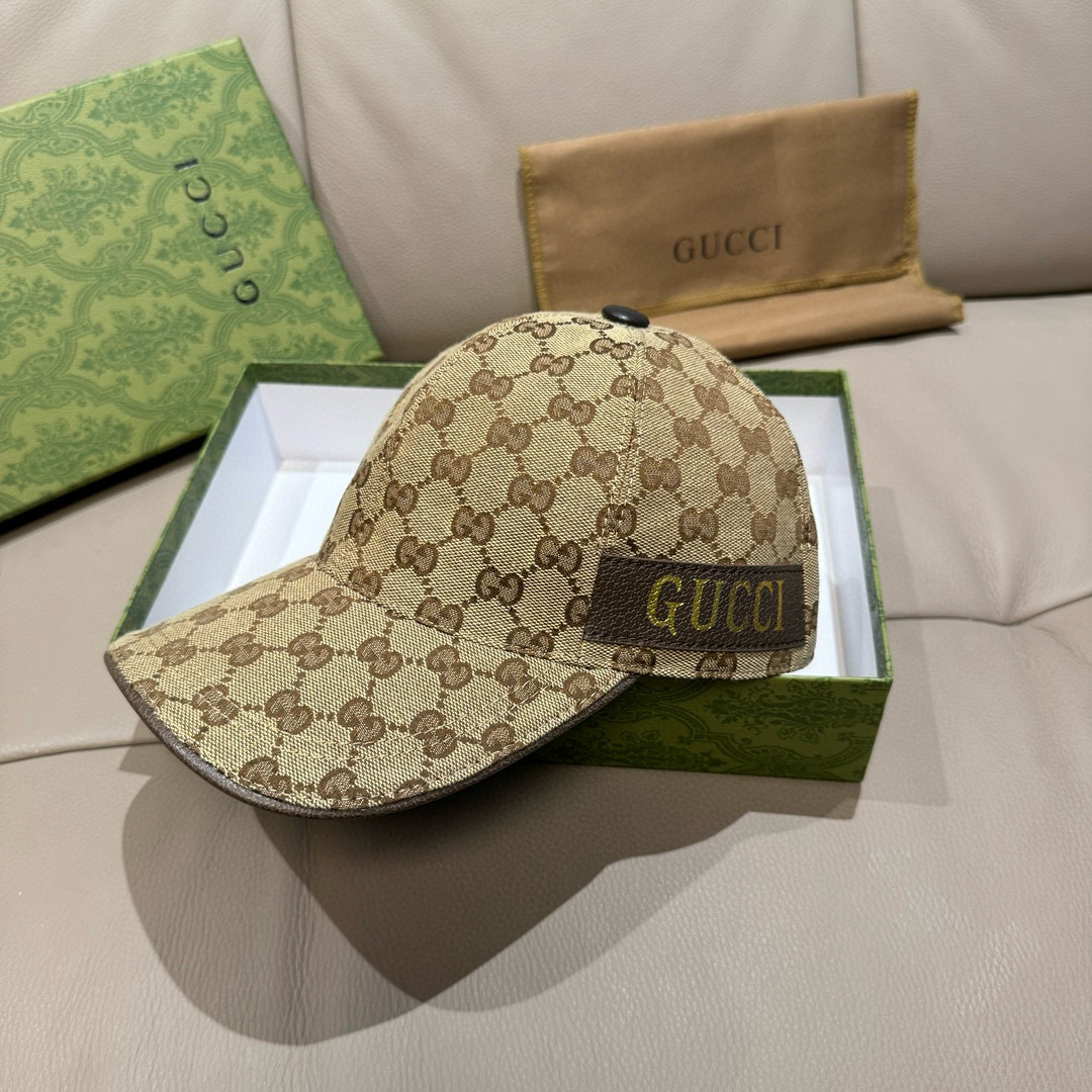 
新款到货！
配包装布袋，Gucci(古奇)新款原单棒球帽，烫金织带，专柜最新款，11开模订制，正版开模