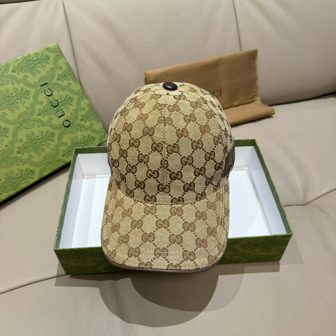 
新款到货！
配包装布袋，Gucci(古奇)新款原单棒球帽，烫金织带，专柜最新款，11开模订制，正版开模
