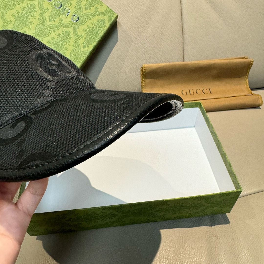 
配包装布袋，Gucci古奇新款原单棒球帽， 大双G，专柜11开模订制，原版帆布面料+头层牛皮，轻盈透气