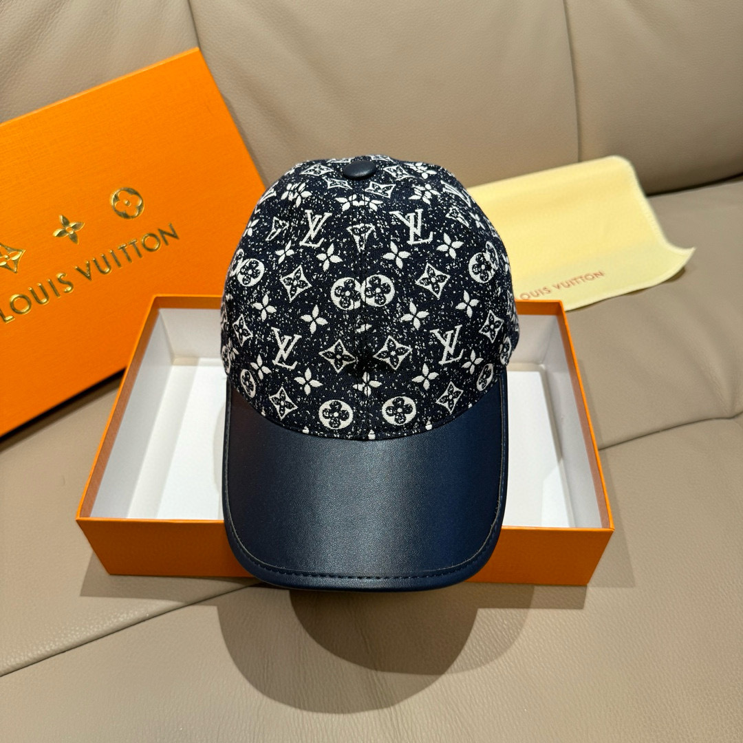 
配盒子布袋，LV(路易威登)新款原单棒球帽，牛皮拼接，11开模订制，原版牛仔布料，做工细致完美，质量超