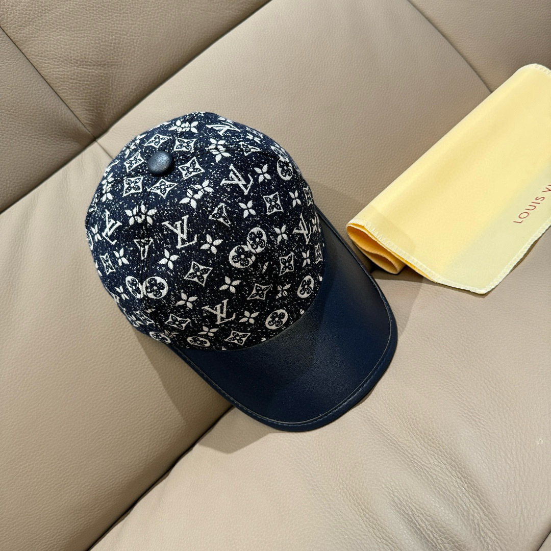 
配盒子布袋，LV(路易威登)新款原单棒球帽，牛皮拼接，11开模订制，原版牛仔布料，做工细致完美，质量超