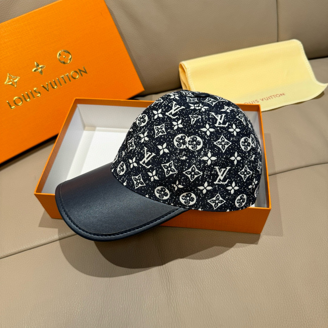 
配盒子布袋，LV(路易威登)新款原单棒球帽，牛皮拼接，11开模订制，原版牛仔布料，做工细致完美，质量超
