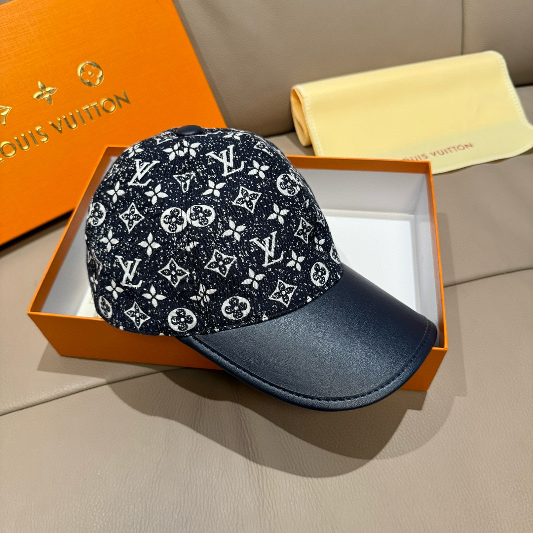 
配盒子布袋，LV(路易威登)新款原单棒球帽，牛皮拼接，11开模订制，原版牛仔布料，做工细致完美，质量超