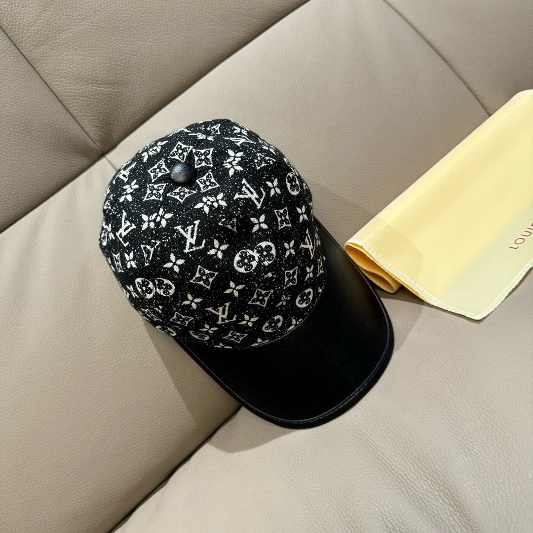
配盒子布袋，LV(路易威登)新款原单棒球帽，牛皮拼接，11开模订制，原版牛仔布料，做工细致完美，质量超
