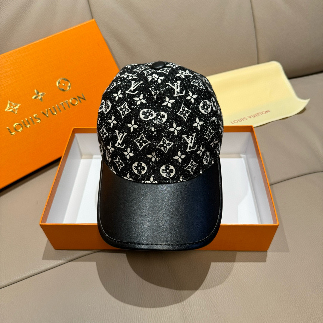 
配盒子布袋，LV(路易威登)新款原单棒球帽，牛皮拼接，11开模订制，原版牛仔布料，做工细致完美，质量超