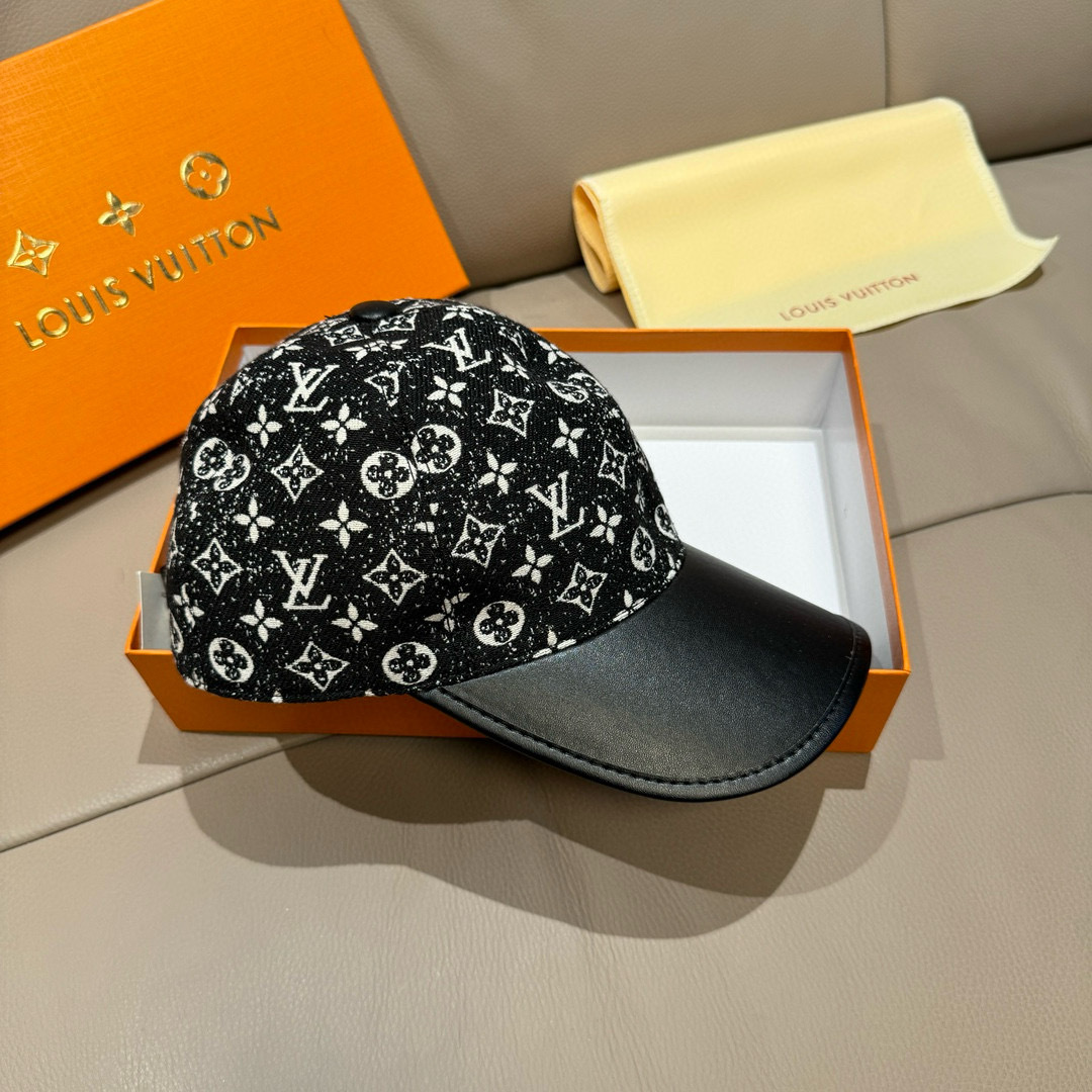 
配盒子布袋，LV(路易威登)新款原单棒球帽，牛皮拼接，11开模订制，原版牛仔布料，做工细致完美，质量超
