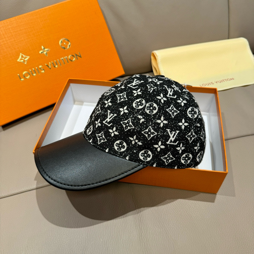 
配盒子布袋，LV(路易威登)新款原单棒球帽，牛皮拼接，11开模订制，原版牛仔布料，做工细致完美，质量超