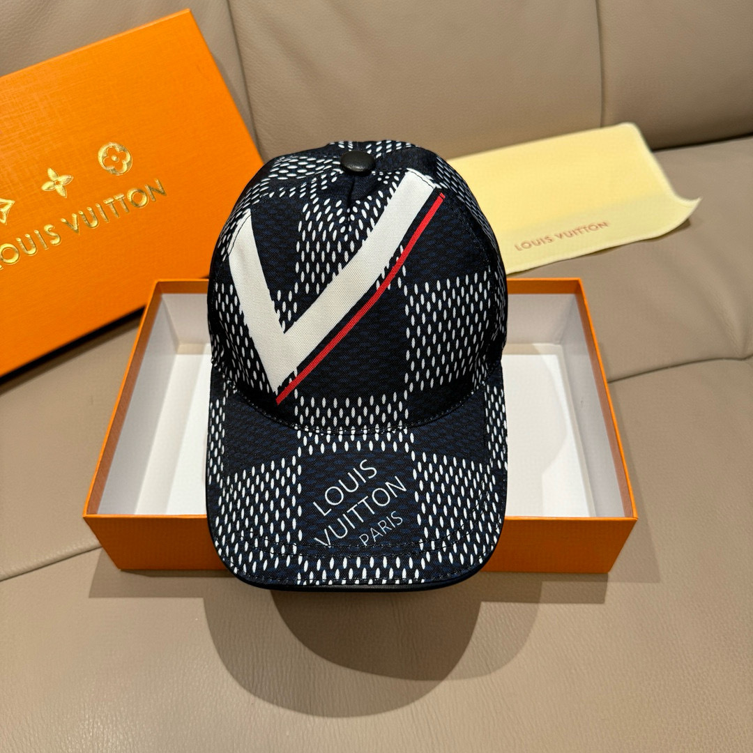 
爆款强势回货
配盒子布袋，LV(路易威登)新款原单棒球帽，大V丝印，专柜11开模订制，原厂订制面料+头