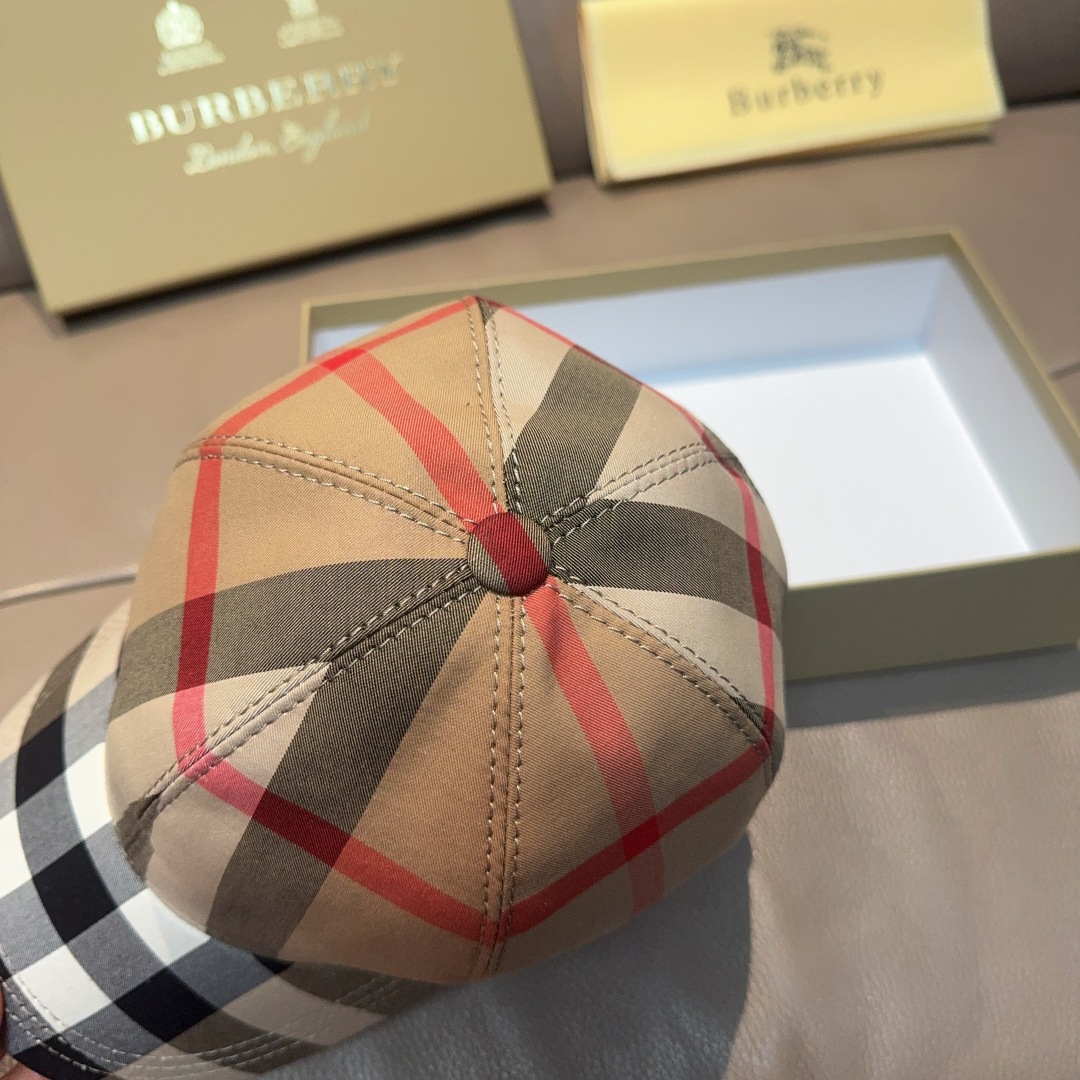 
新款出货
配盒子布袋Burberry（巴宝莉）原单棒球帽， 专柜热卖款，经典格子，11开模订制，帆布面