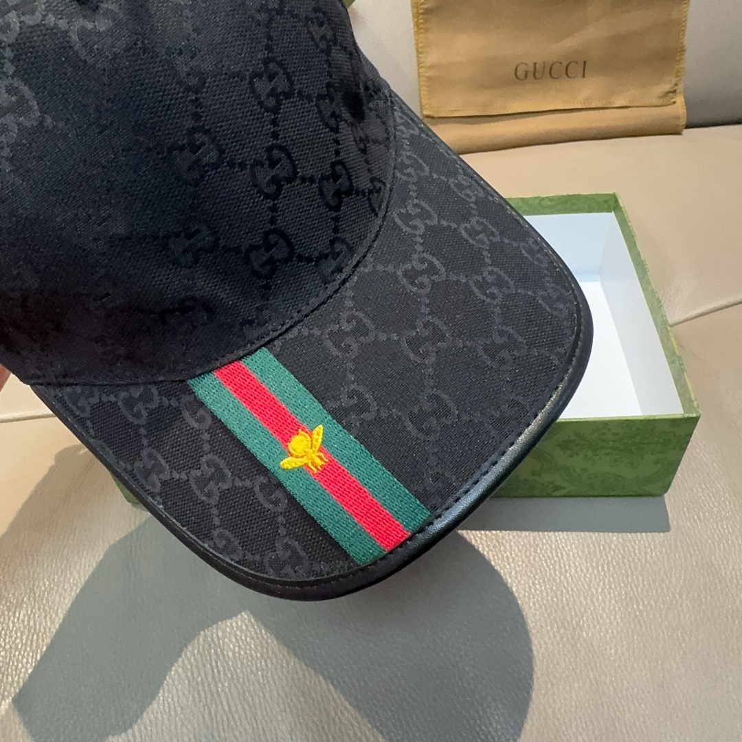 
配盒子布袋，Gucci(古奇)最新原单棒球帽，蜜蜂织带。专柜11开模订制，最高版本，原版帆布料+头层牛