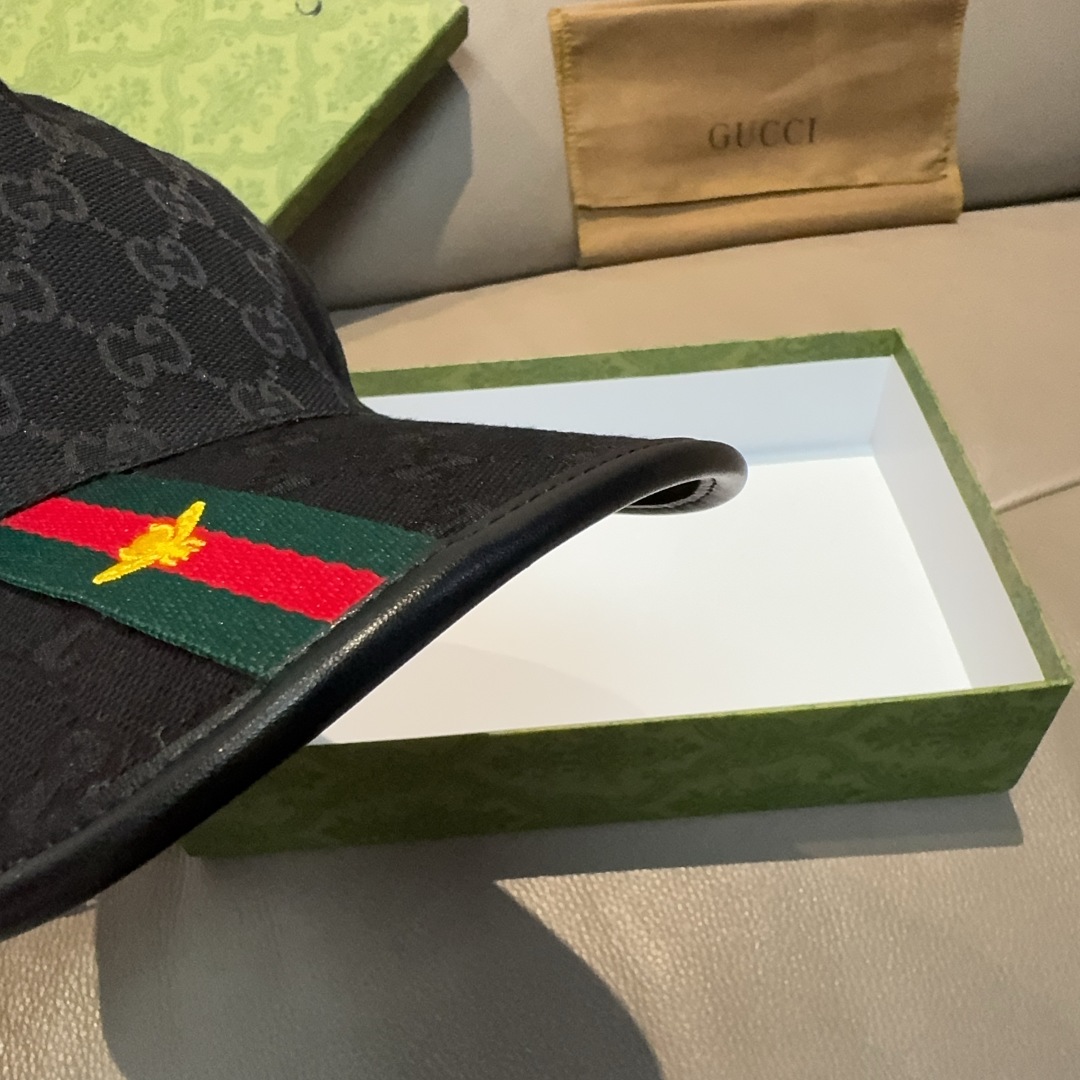 
配盒子布袋，Gucci(古奇)最新原单棒球帽，蜜蜂织带。专柜11开模订制，最高版本，原版帆布料+头层牛