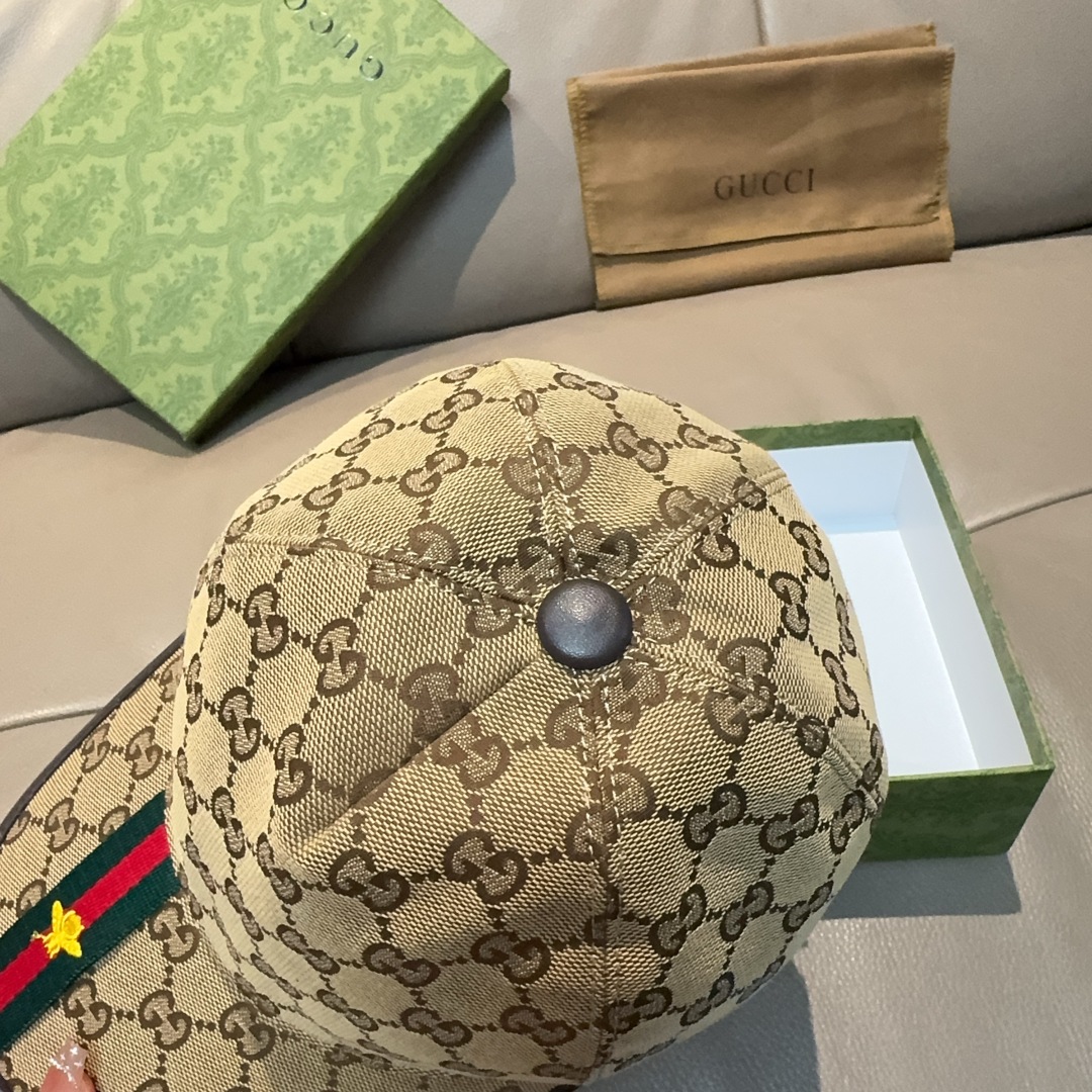 
配盒子布袋，Gucci(古奇)最新原单棒球帽，蜜蜂织带。专柜11开模订制，最高版本，原版帆布料+头层牛