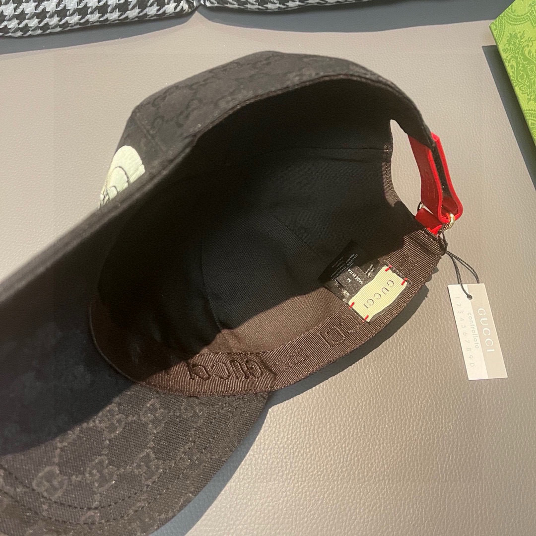 
配盒子布袋，Gucci(古奇)新款原单棒球帽， 北面刺绣！专柜11，进口帆布+头层牛皮，代购热门，男女