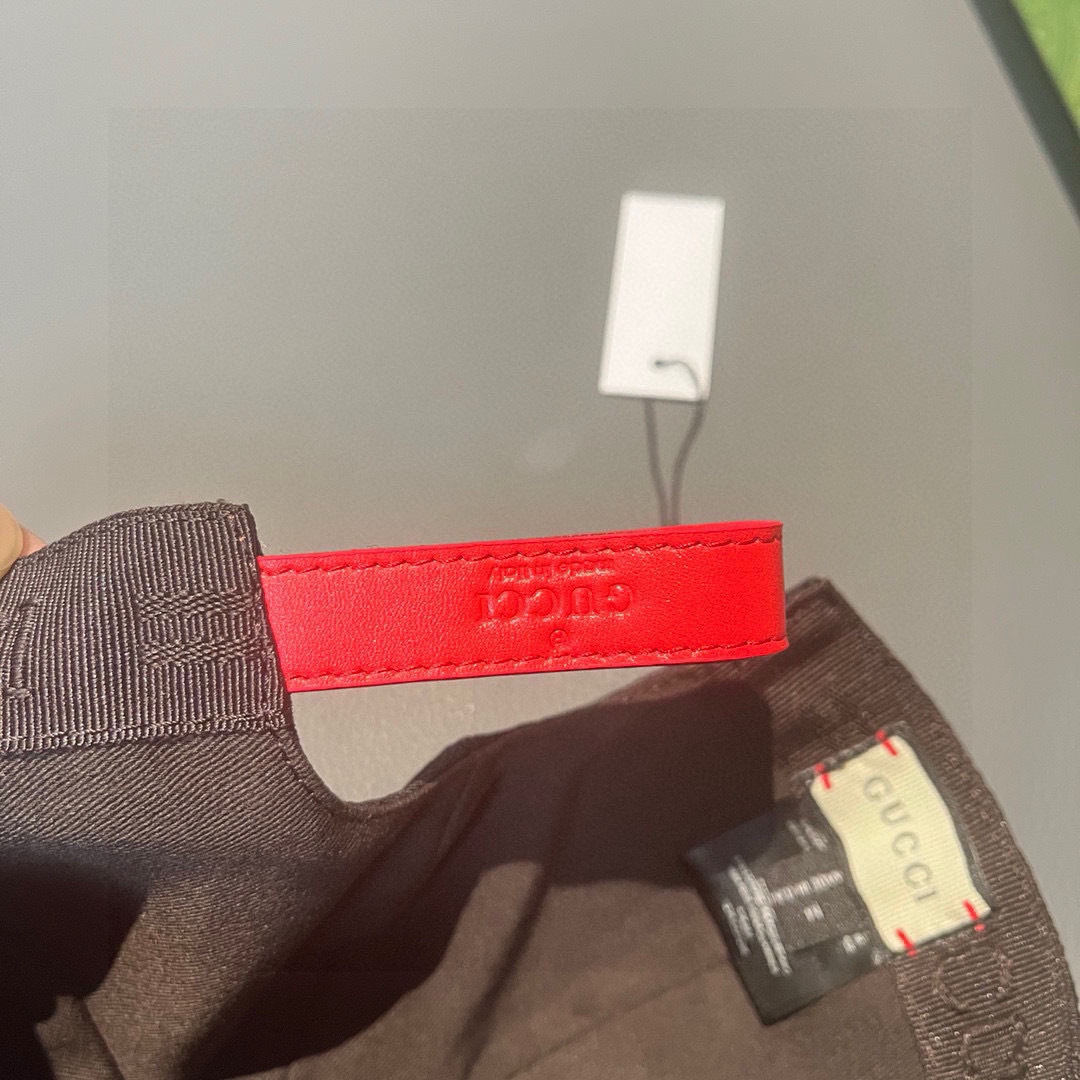 
配盒子布袋，Gucci(古奇)新款原单棒球帽， 北面刺绣！专柜11，进口帆布+头层牛皮，代购热门，男女