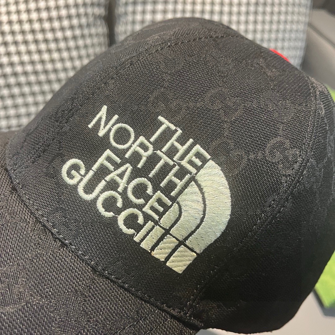 
配盒子布袋，Gucci(古奇)新款原单棒球帽， 北面刺绣！专柜11，进口帆布+头层牛皮，代购热门，男女
