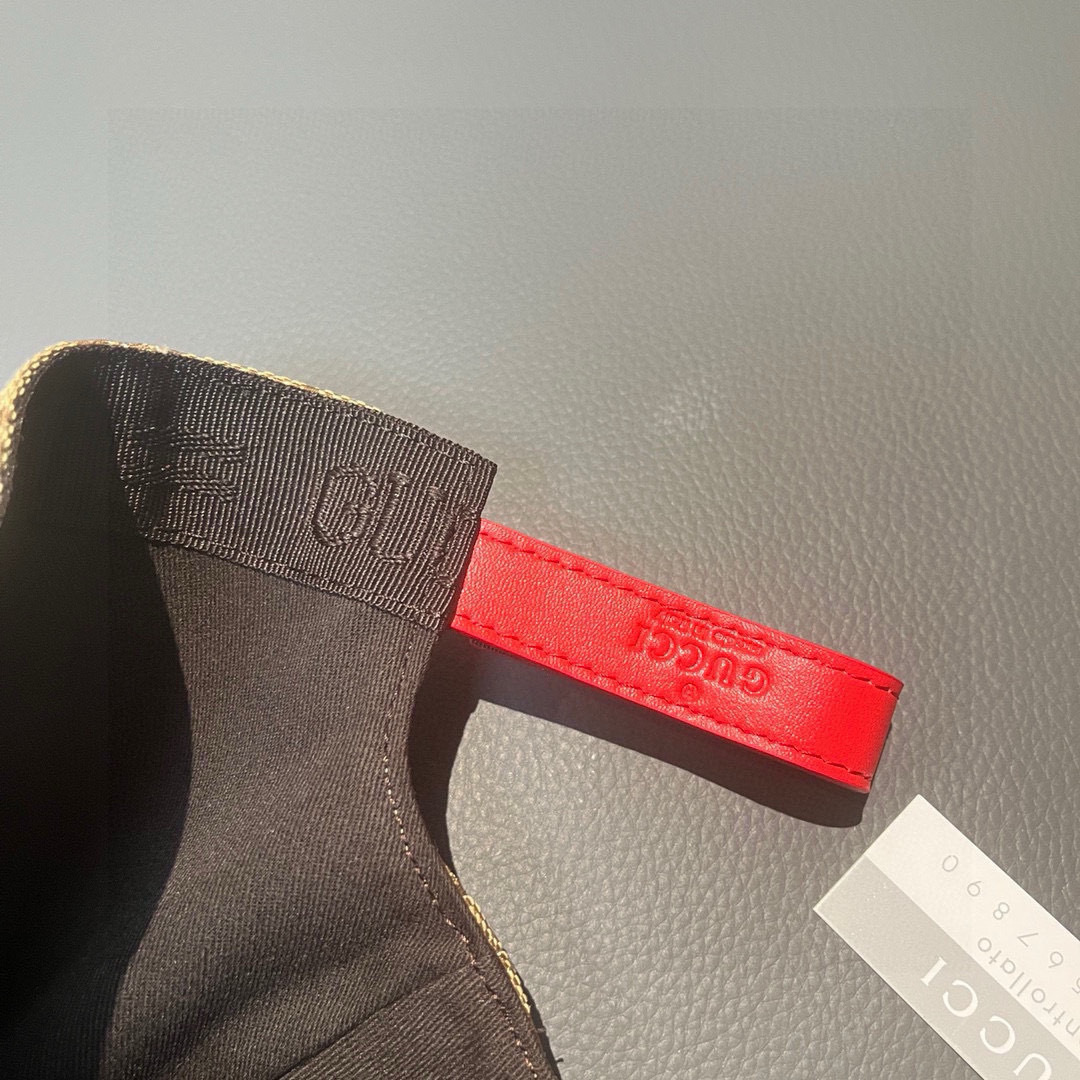 
配盒子布袋，Gucci(古奇)新款原单棒球帽， 北面刺绣！专柜11，进口帆布+头层牛皮，代购热门，男女