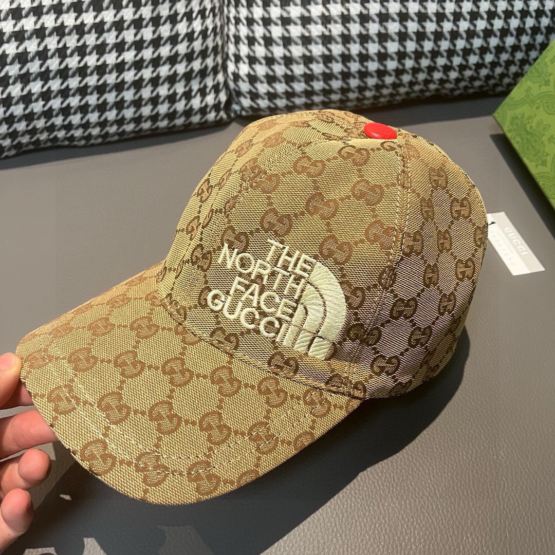 
配盒子布袋，Gucci(古奇)新款原单棒球帽， 北面刺绣！专柜11，进口帆布+头层牛皮，代购热门，男女