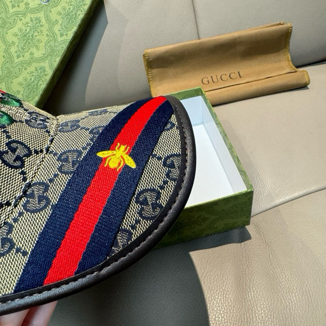 
配盒子布袋，Gucci(古奇)新款原单棒球帽，11开模订制，重工刺绣，细节可媲美专柜，原版帆布料+头层