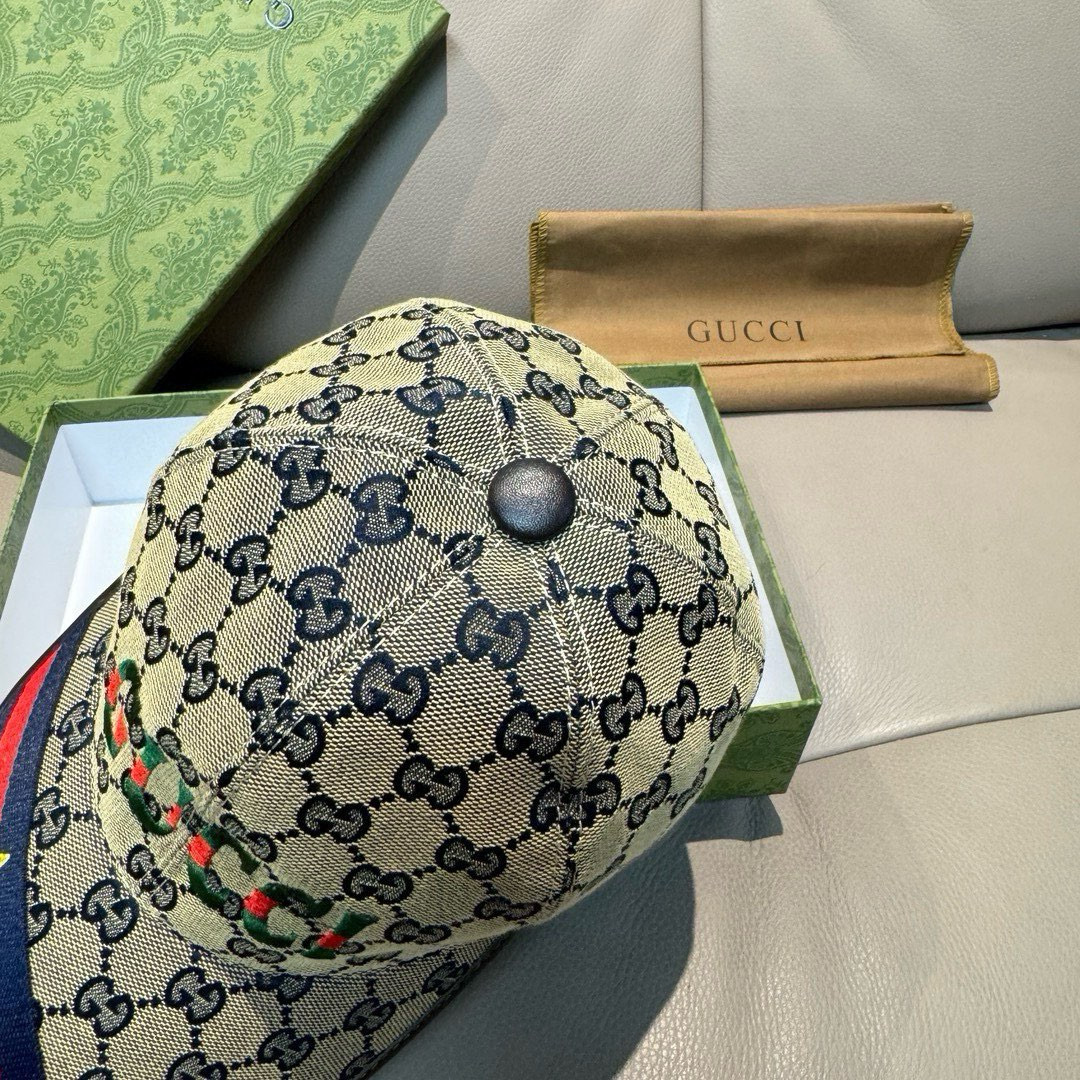 
配盒子布袋，Gucci(古奇)新款原单棒球帽，11开模订制，重工刺绣，细节可媲美专柜，原版帆布料+头层