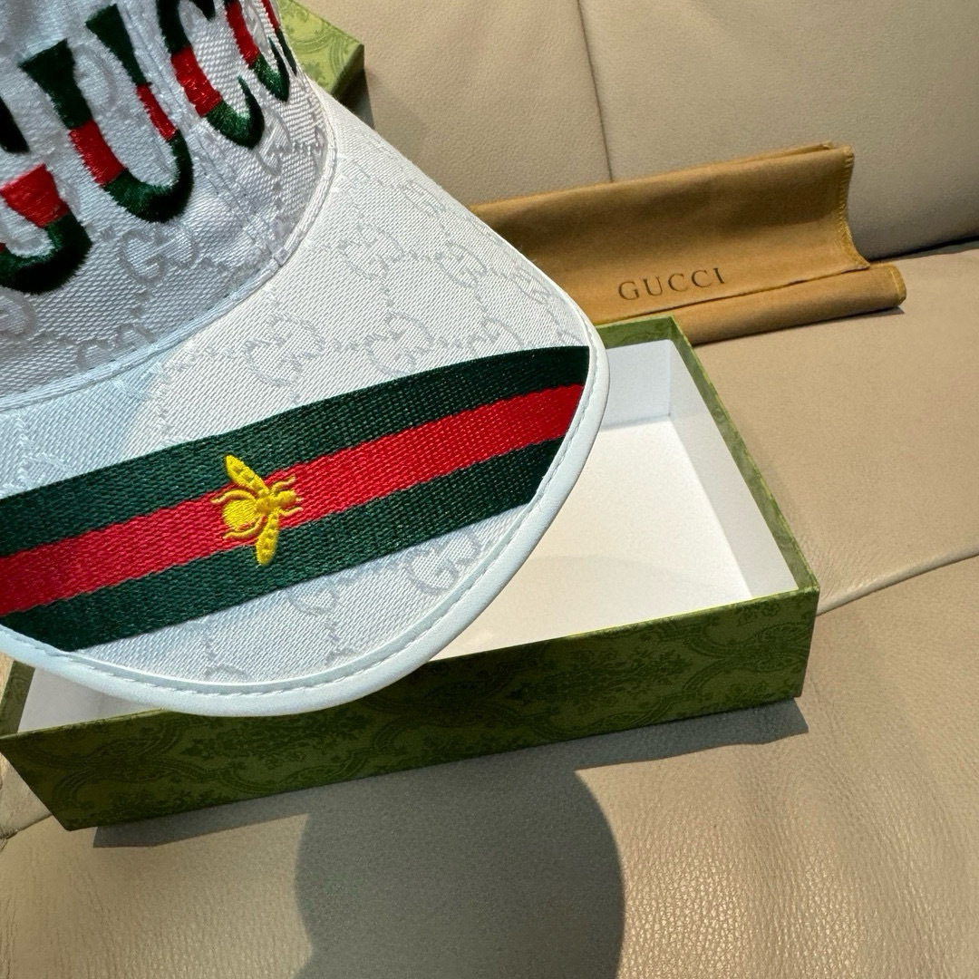 
配盒子布袋，Gucci(古奇)新款原单棒球帽，11开模订制，重工刺绣，细节可媲美专柜，原版帆布料+头层