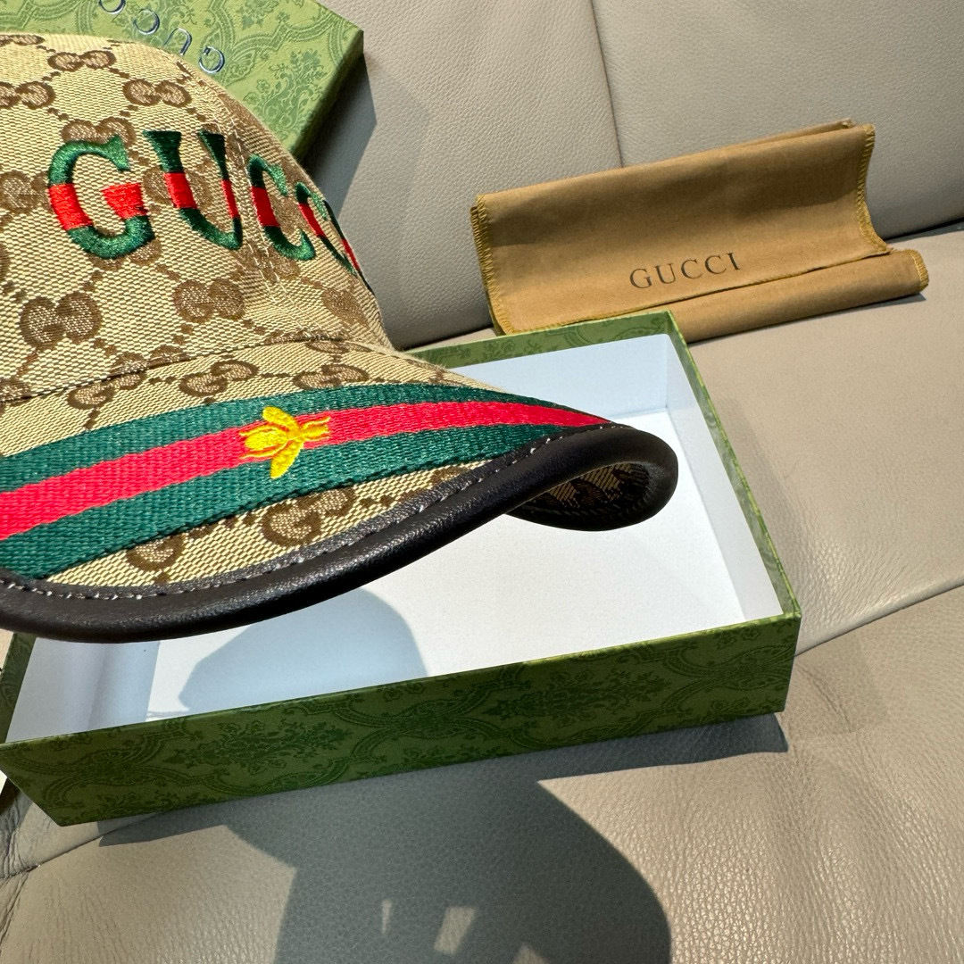 
配盒子布袋，Gucci(古奇)新款原单棒球帽，11开模订制，重工刺绣，细节可媲美专柜，原版帆布料+头层