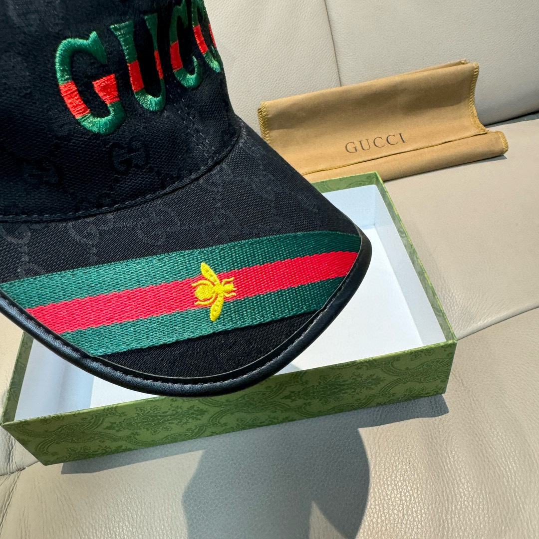 
配盒子布袋，Gucci(古奇)新款原单棒球帽，11开模订制，重工刺绣，细节可媲美专柜，原版帆布料+头层
