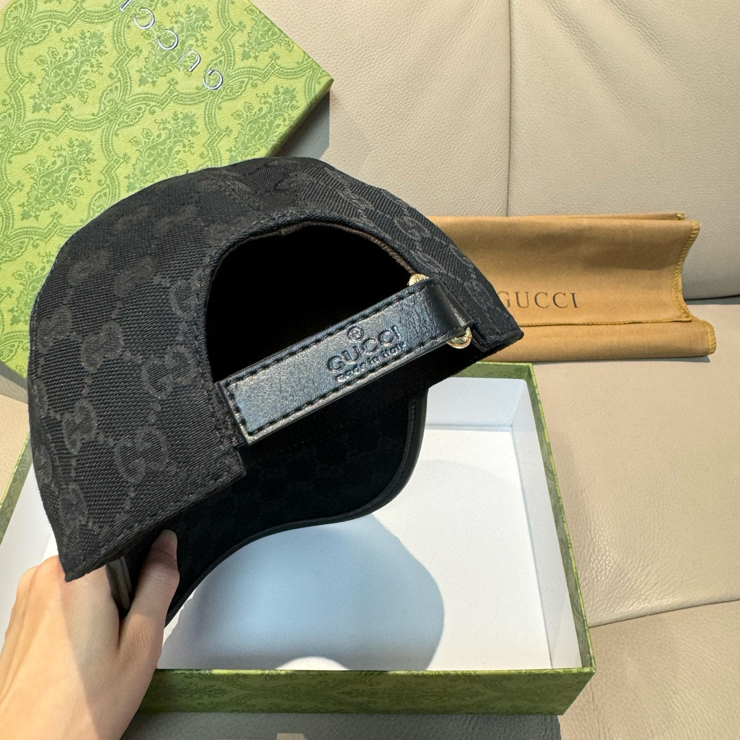 
配盒子布袋，Gucci(古奇)新款原单棒球帽，11开模订制，重工刺绣，细节可媲美专柜，原版帆布料+头层