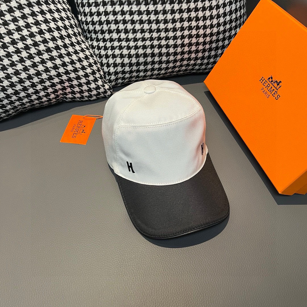 
新款出货
配盒子布袋，HERMÈS (爱马仕)最新款原单棒球帽，拼色H，正品开模订制，原版透气帆布面料