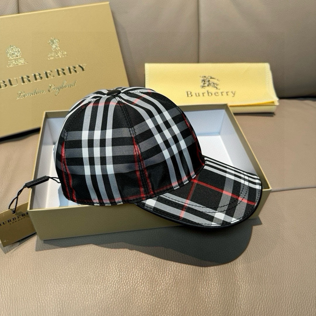 
新款出货
配盒子布袋Burberry（巴宝莉）原单棒球帽， 专柜热卖款，经典格子，11开模订制，帆布面
