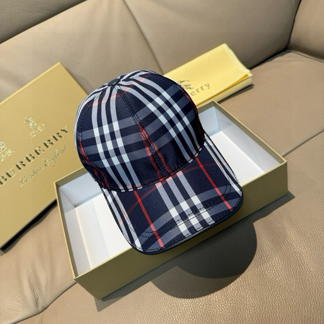 
新款出货
配盒子布袋Burberry（巴宝莉）原单棒球帽， 专柜热卖款，经典格子，11开模订制，帆布面