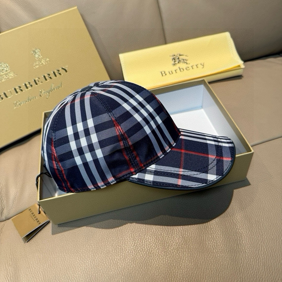 
新款出货
配盒子布袋Burberry（巴宝莉）原单棒球帽， 专柜热卖款，经典格子，11开模订制，帆布面