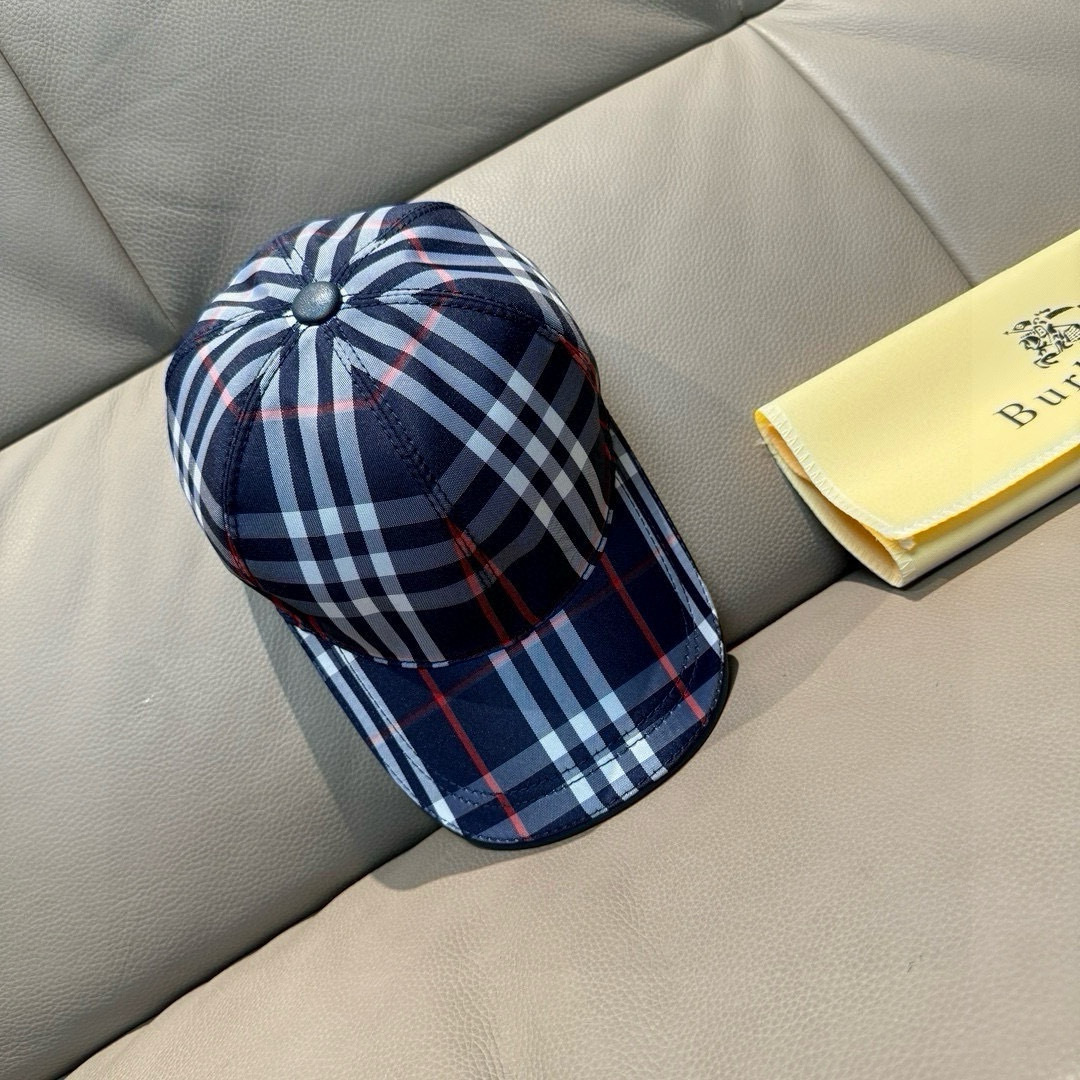 
新款出货
配盒子布袋Burberry（巴宝莉）原单棒球帽， 专柜热卖款，经典格子，11开模订制，帆布面