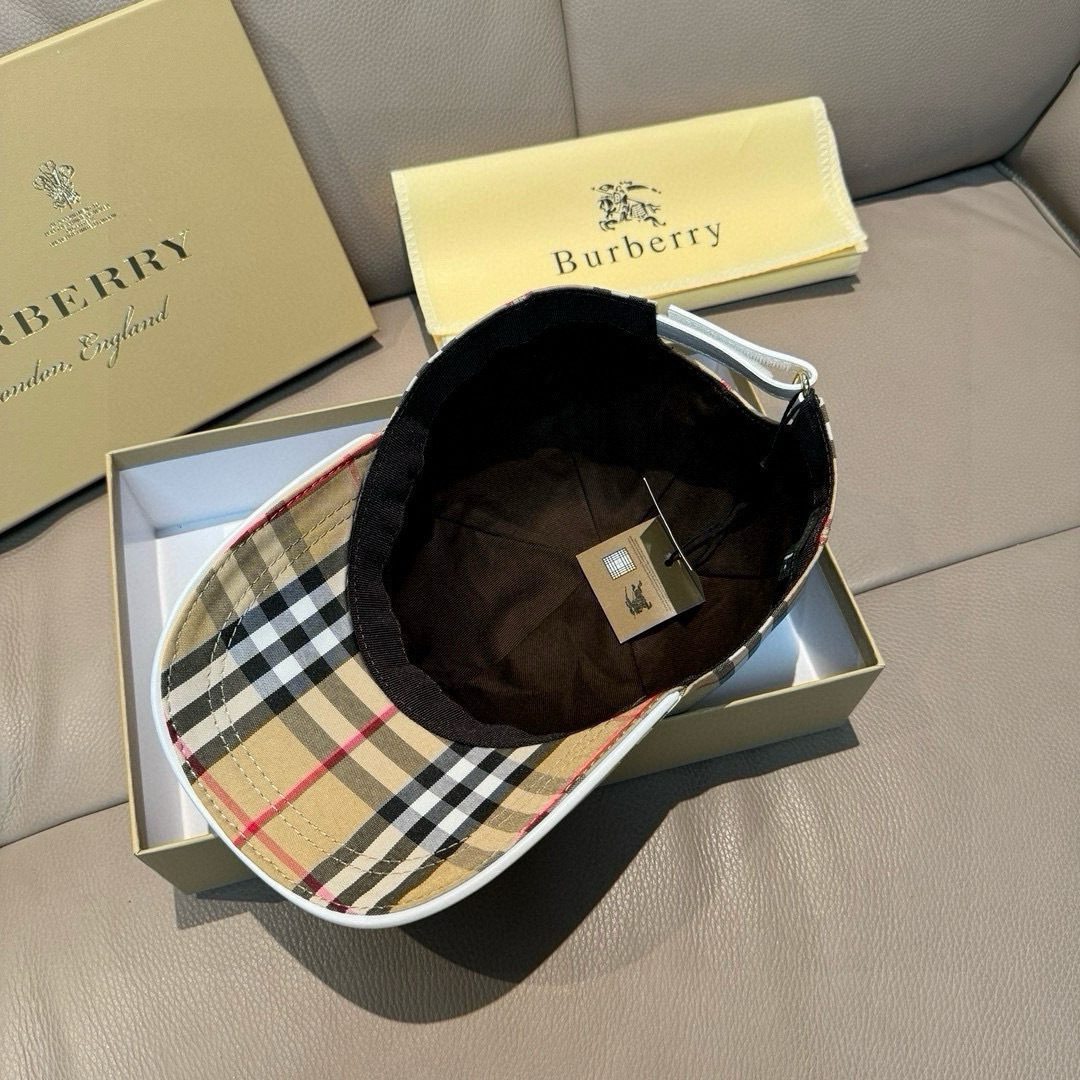 
新款出货
配盒子布袋Burberry（巴宝莉）原单棒球帽， 专柜热卖款，经典格子，11开模订制，帆布面