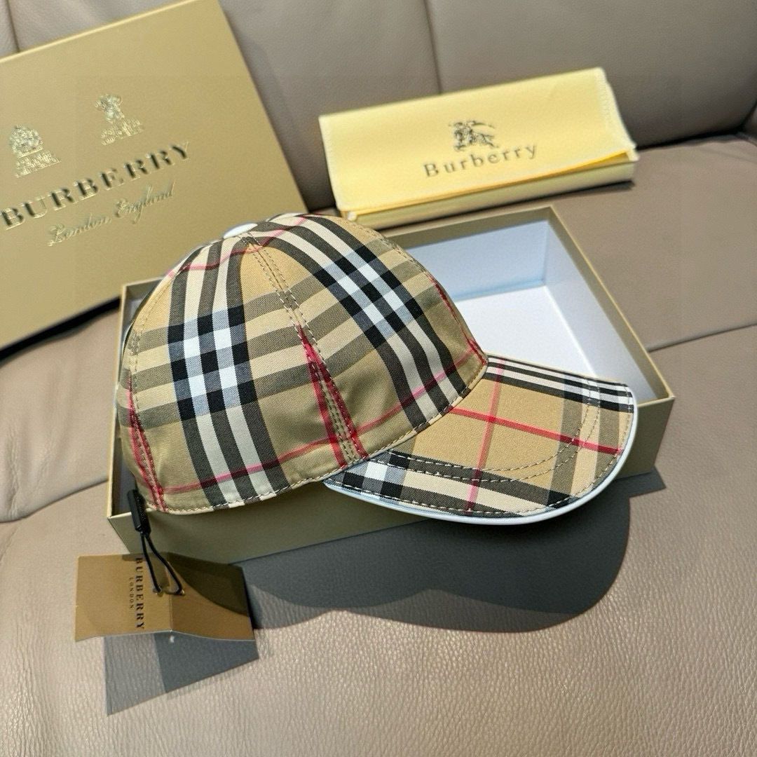 
新款出货
配盒子布袋Burberry（巴宝莉）原单棒球帽， 专柜热卖款，经典格子，11开模订制，帆布面