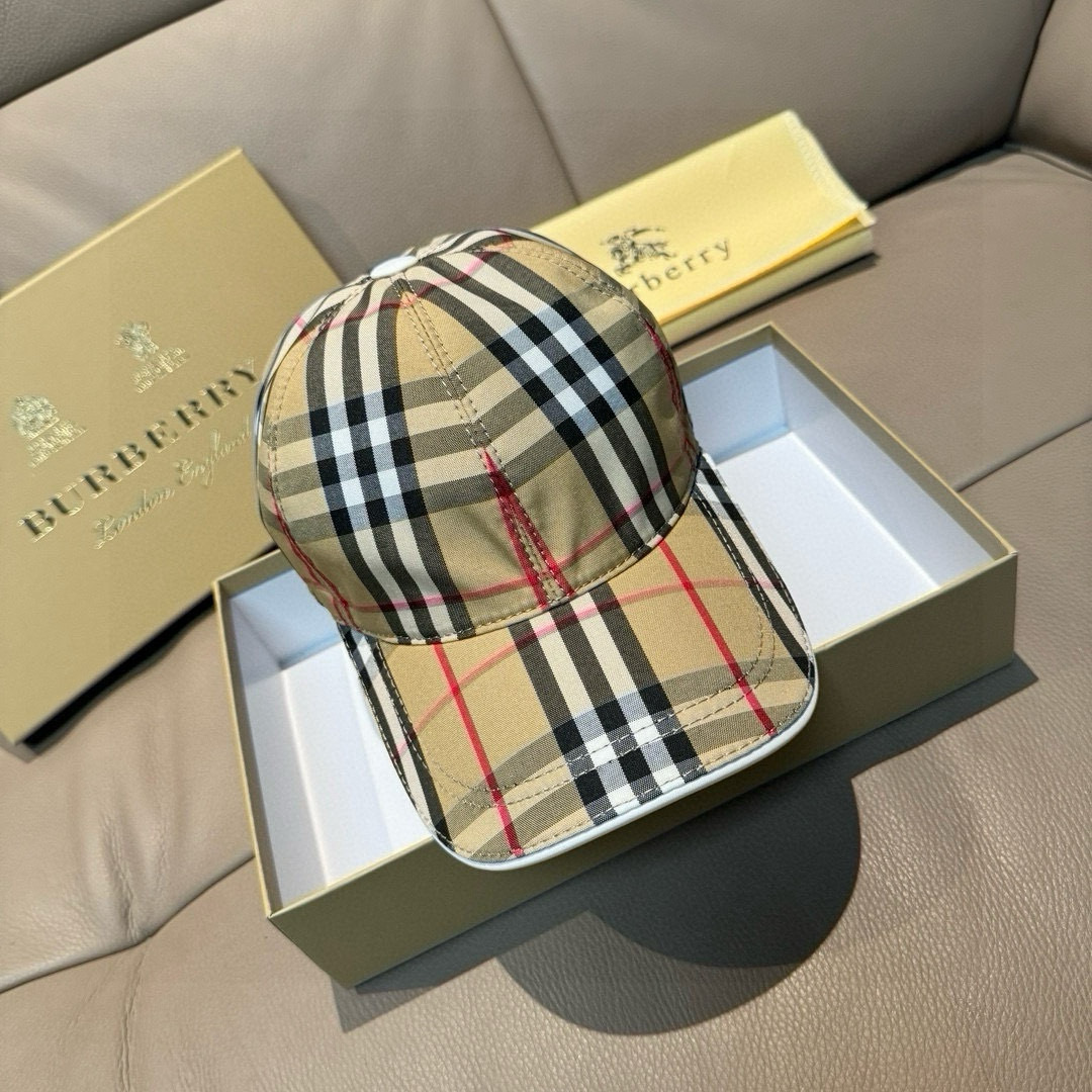 
新款出货
配盒子布袋Burberry（巴宝莉）原单棒球帽， 专柜热卖款，经典格子，11开模订制，帆布面
